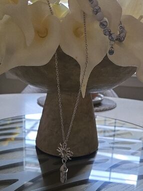 Set Silver Crescent Sunburst Necklace & White Marbled Stone Pendant & Bracelet